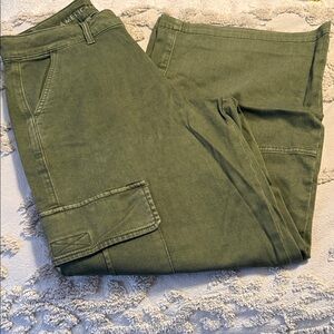 AE American Eagle Stretch Super High-Waisted Green Cargo Wide-Leg Pant - Size 6